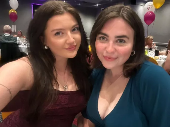 Red or blue?  by Purplejet19