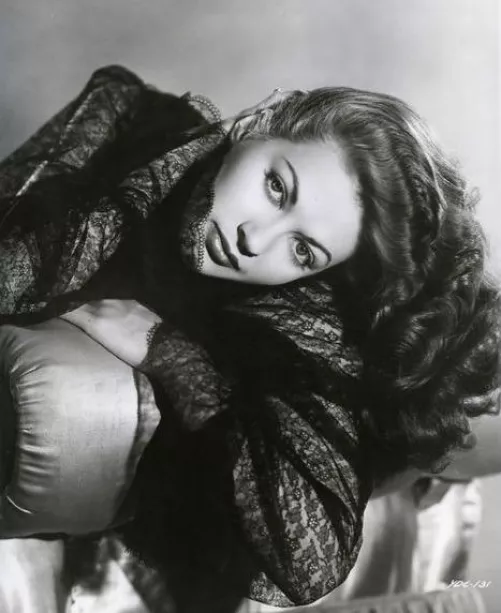 Yvonne de Carlo (1940s) by bil_sabab