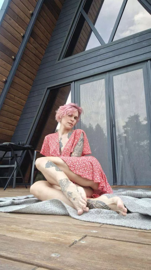 (F38) The perfect antidote for a dreary day: a cute milf's tummy. by YourQueen4