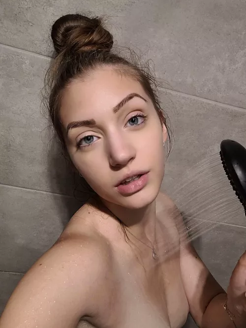 I let my dad watch me shower  by thekrazyprincess