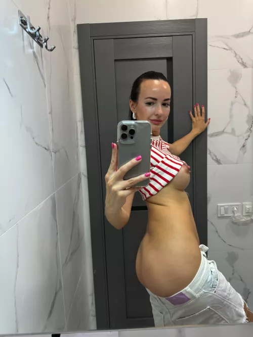 I love taking selfies in the mirror by VladaSun