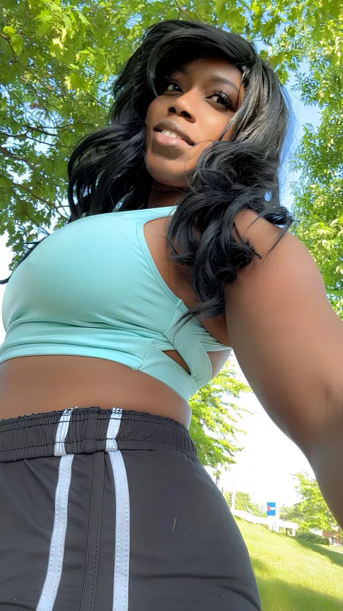 I love to be eaten out in the middle of the day by foxybalboa23