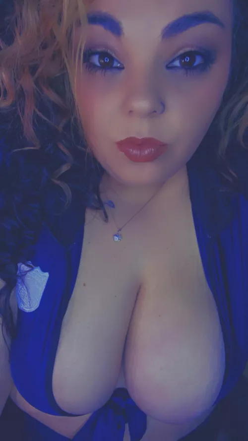 Made you look ;) 👮🏽 by Ovoxo01