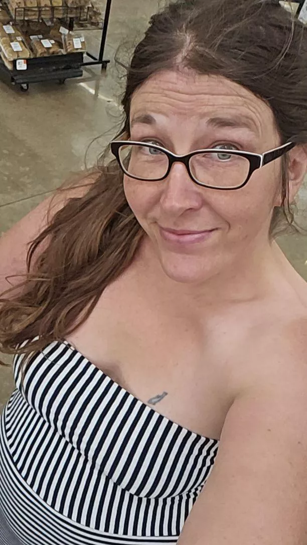 Mama Out shopping [F] posted by anniehomeschool