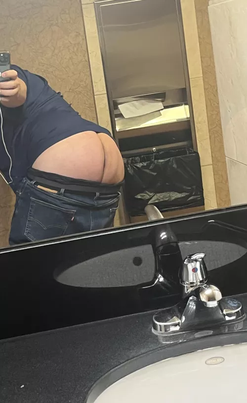 Quick ass pic at work. Almost got caught by Physical-Spot3071