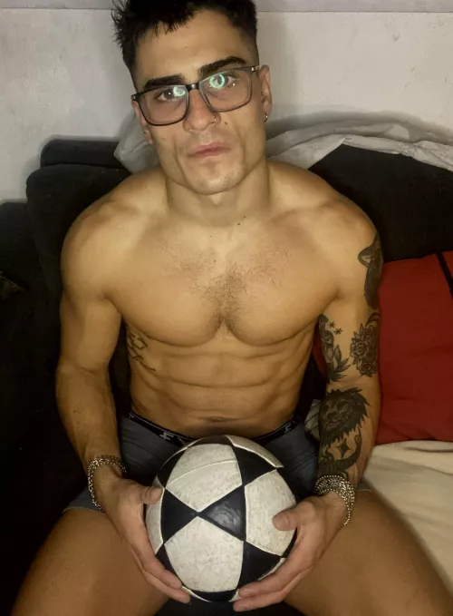 [24] staring contest: loser gets to taste this soccer player  by OliverKinggxoxo