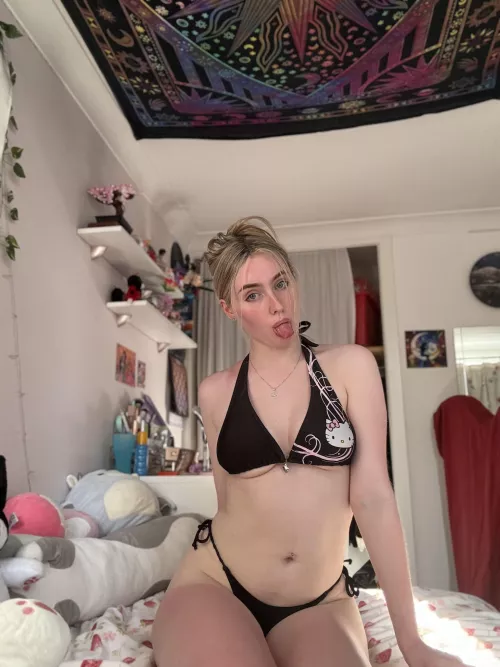 Am I looking sexy in my new bikini  by Unethicalangell