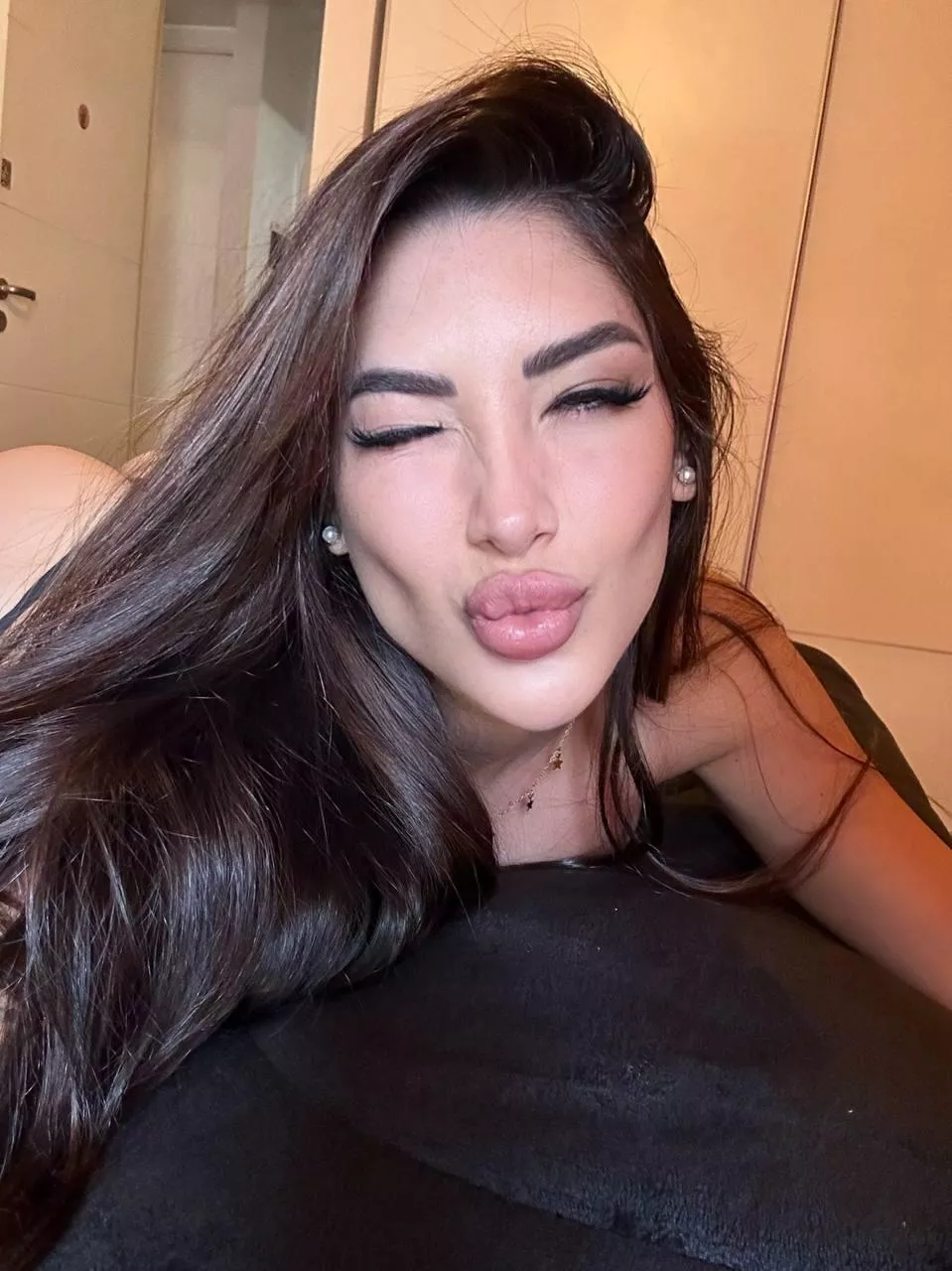 Could I be your naughty Latina plaything? 😈
 posted by mndosaiora1