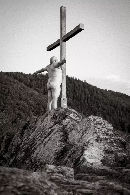 Double Cross by graphicrealism