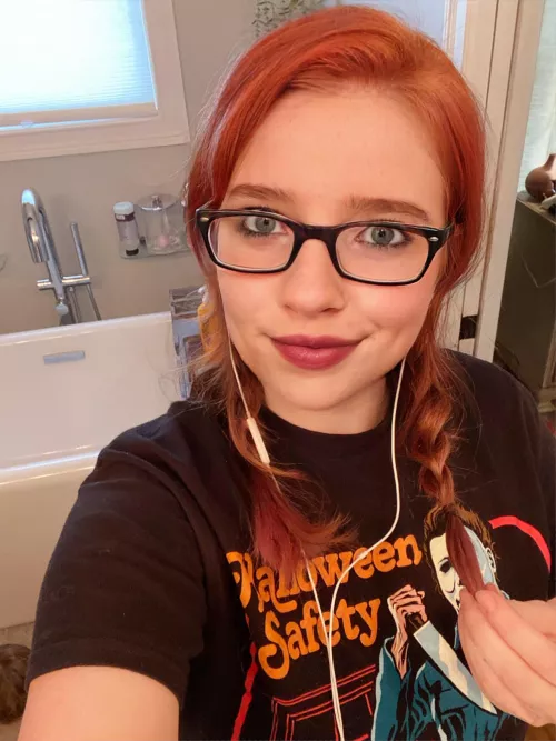 I hope you like the Wendy’s girl LMAO … my vibes today .. [IRTR] by panda8787