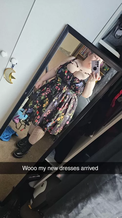 I look too good by Hollow_Insanity