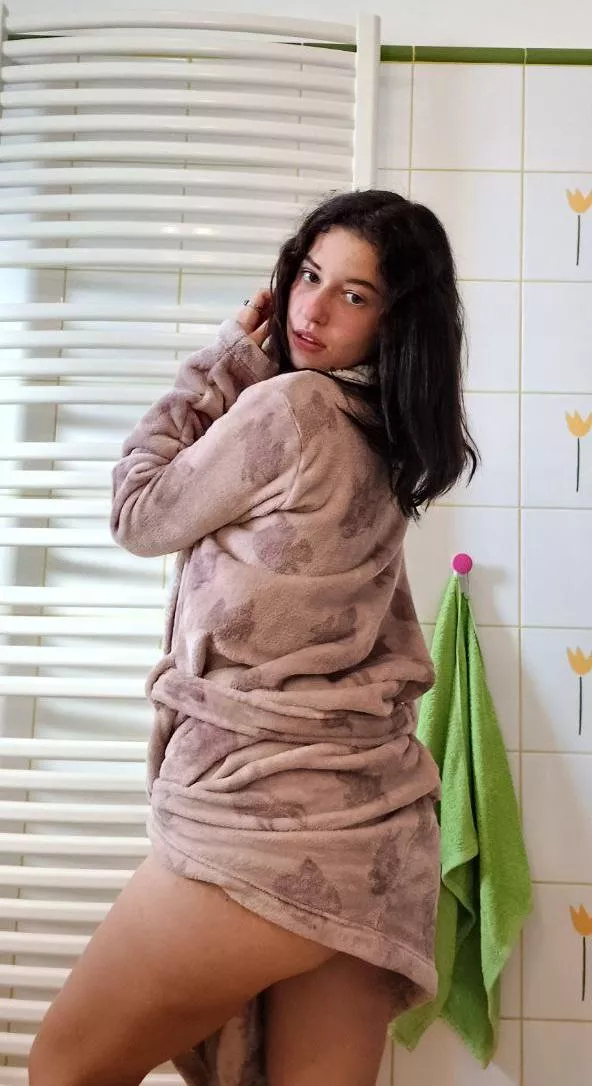 Join me in the shower 🙈 posted by OddKick2990