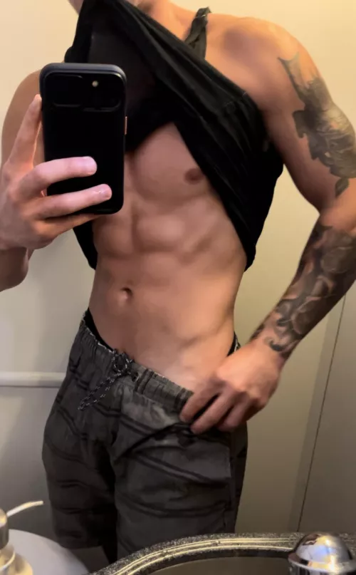 V check on the airplane at 6’3 218lbs 😈😊 by TheeGuyDerek