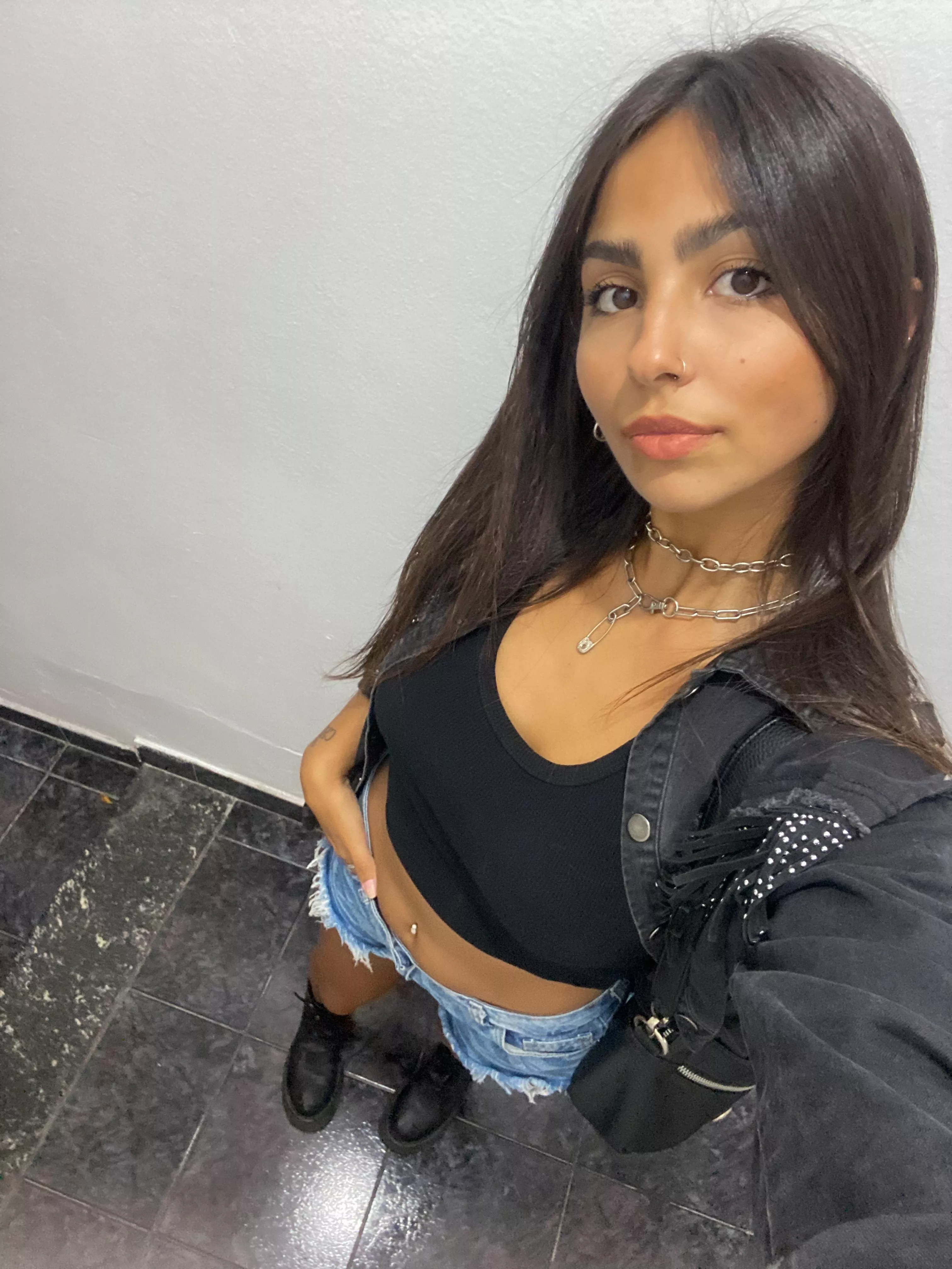 Boring at home and alone posted by teenybabe2006