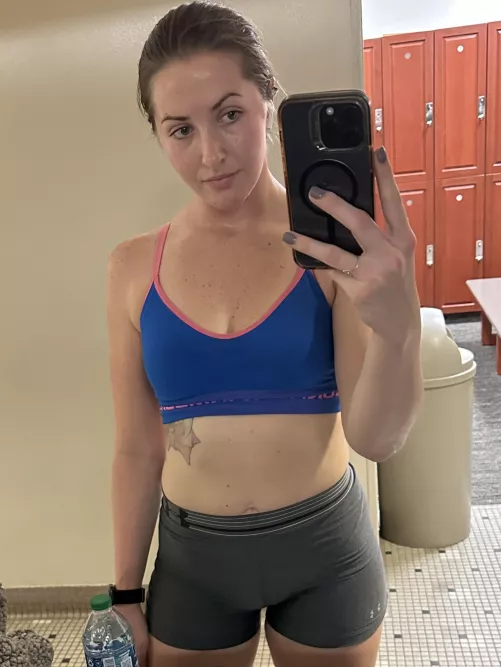 can't leave the gym without a selfie by cumwcourt