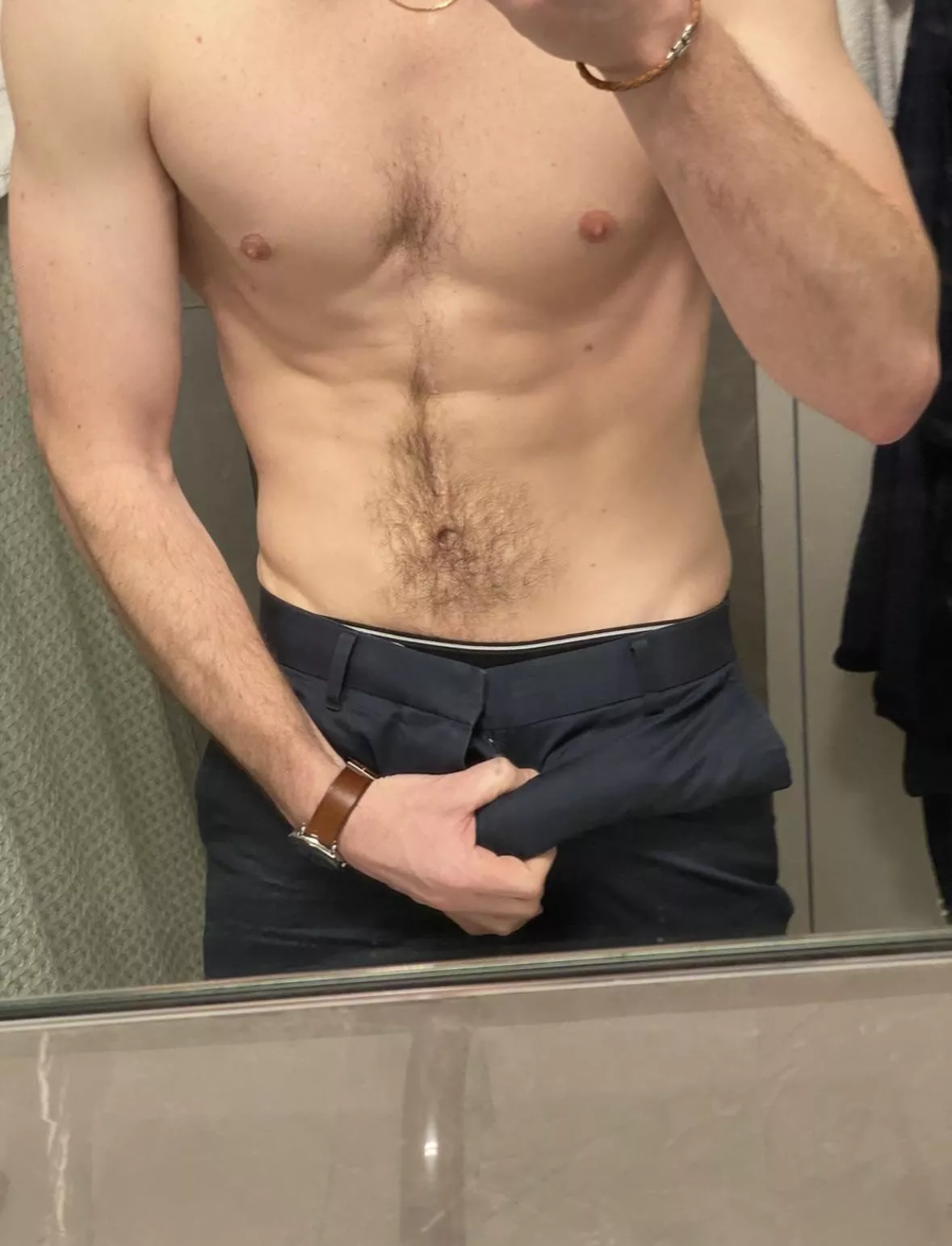 Dat V, Dat Bulge  posted by Icy-Fill1488