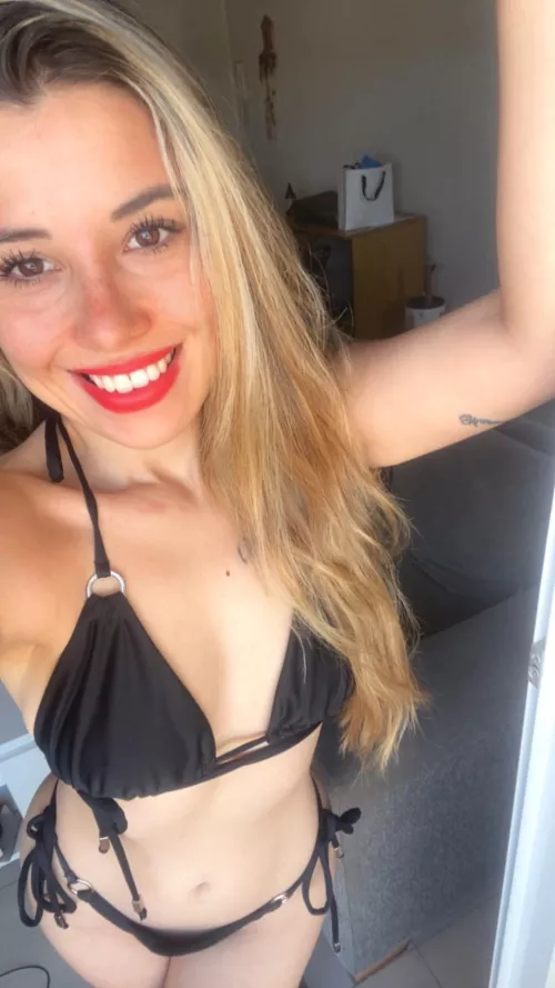 I wonder if this bikini looks good on me by Shot-Veterinarian848