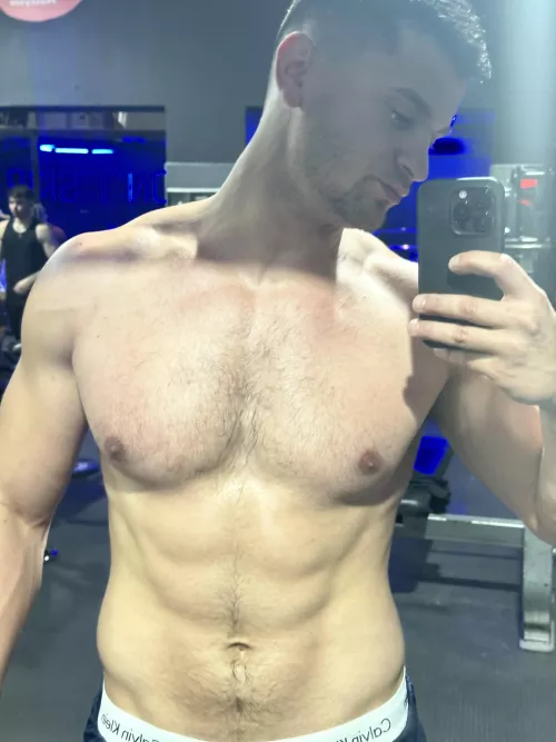 Look at this soft hair that goes down to my belly, my big chest and my abs… all market with veins, waiting for your tongue to pass by🥵👅 by realisiwak