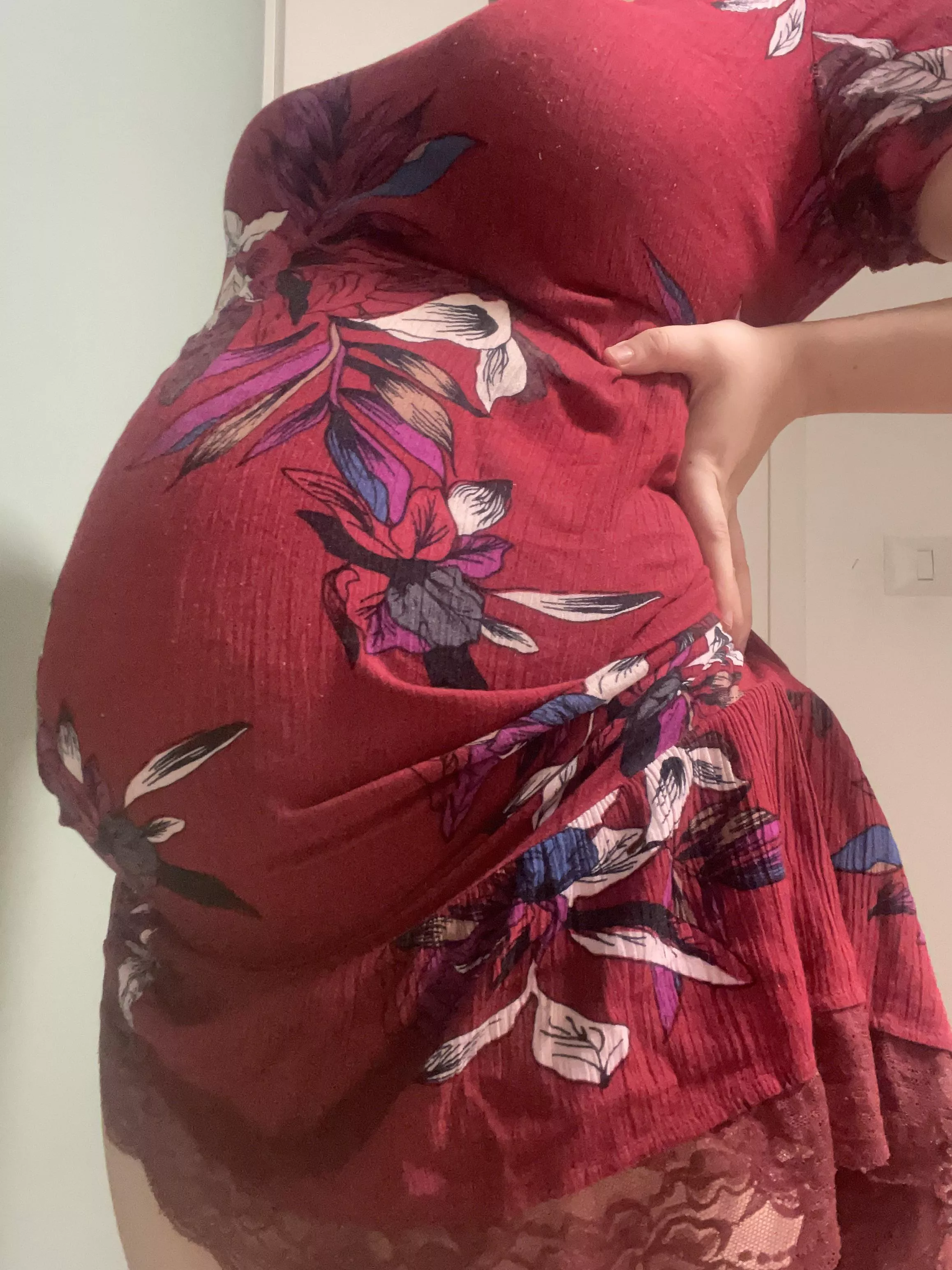 My clothes are getting tighter every day 🐽 posted by FatteningPrincess