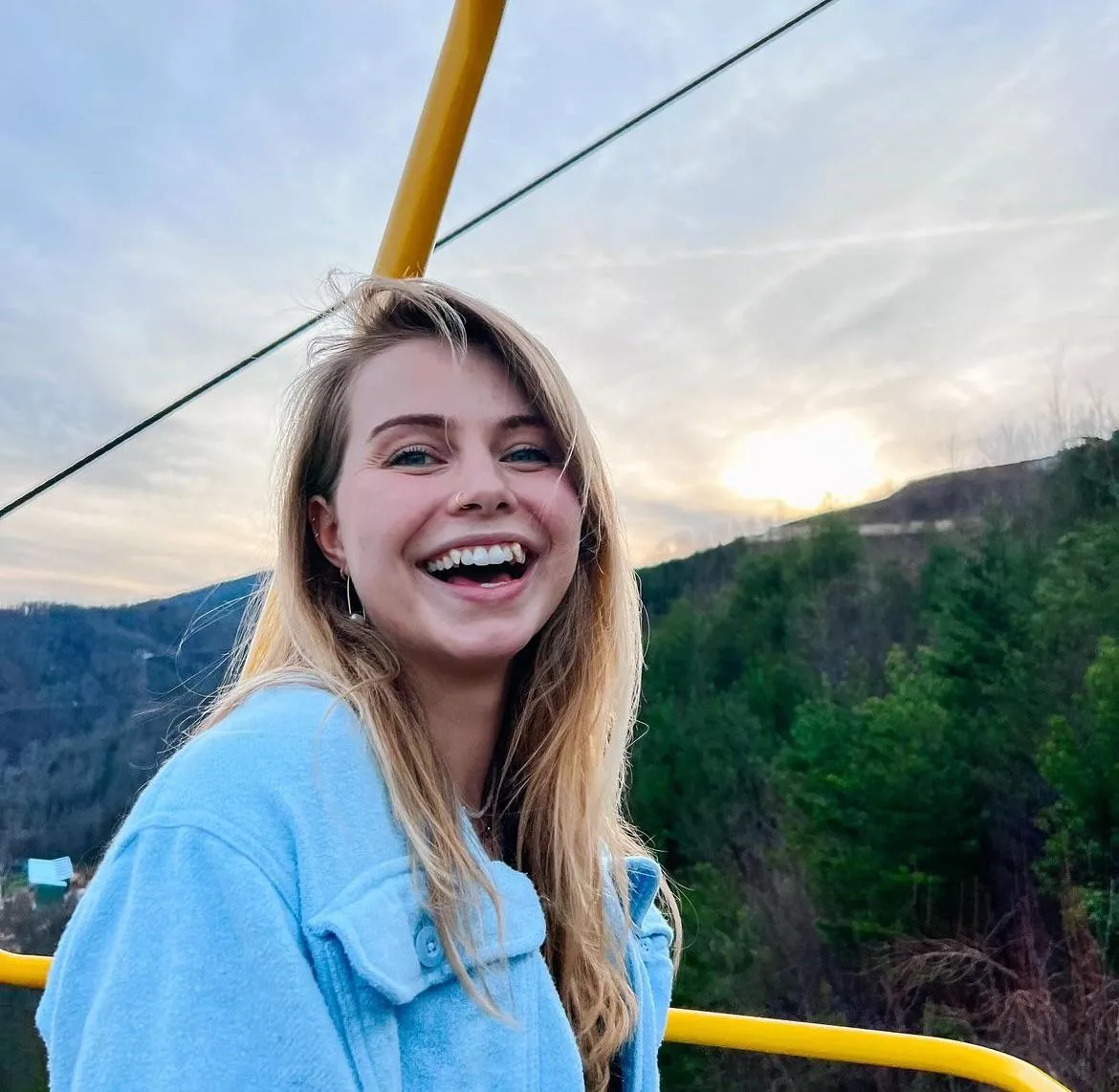 This girl is kendra from haily and kendra on YouTube I swear she used to do porn or atleast someone who looked like her???? posted by CuriousDragonfruit86