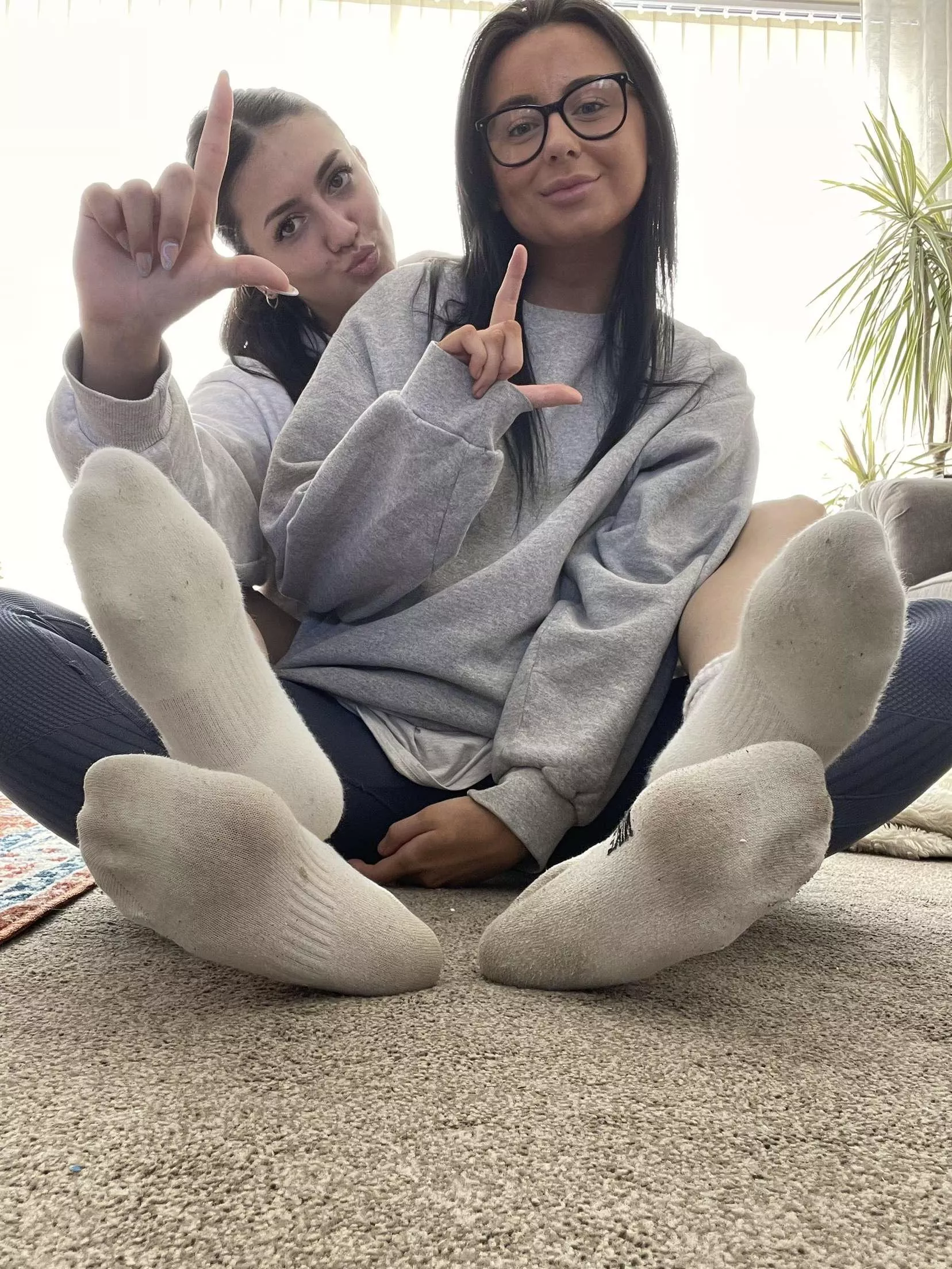 Elisha and Tia Duo posted by socks_anon2