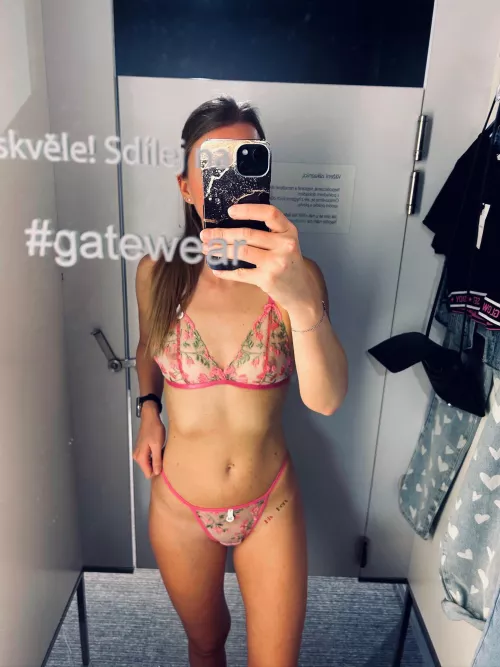 Fallen in love with this set 🩷💚 by his_and_hers_