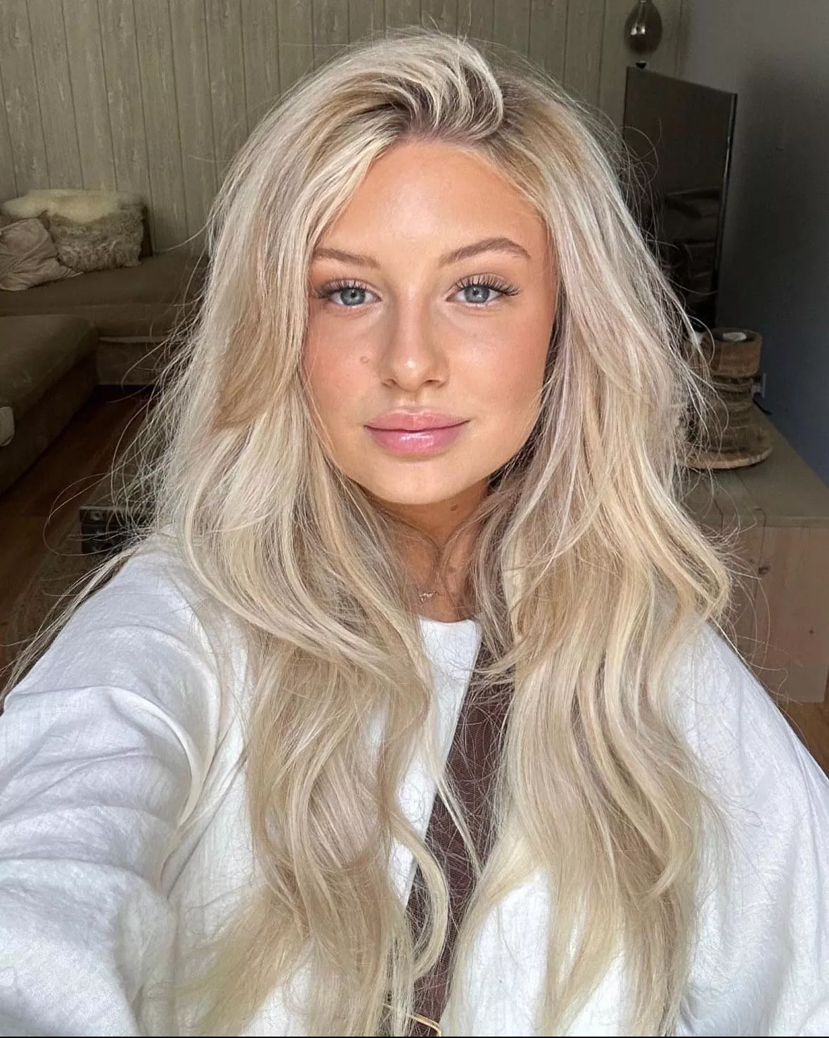 Manou Cardoso posted by tumblrvogue