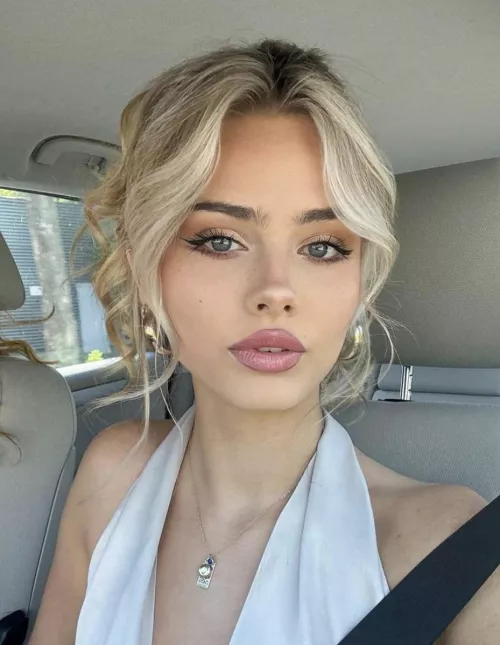 Sara Crumbleleg by Ken789gh