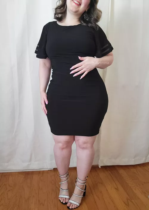 Wanna help me take off my dress ;) by piinkbabyemma