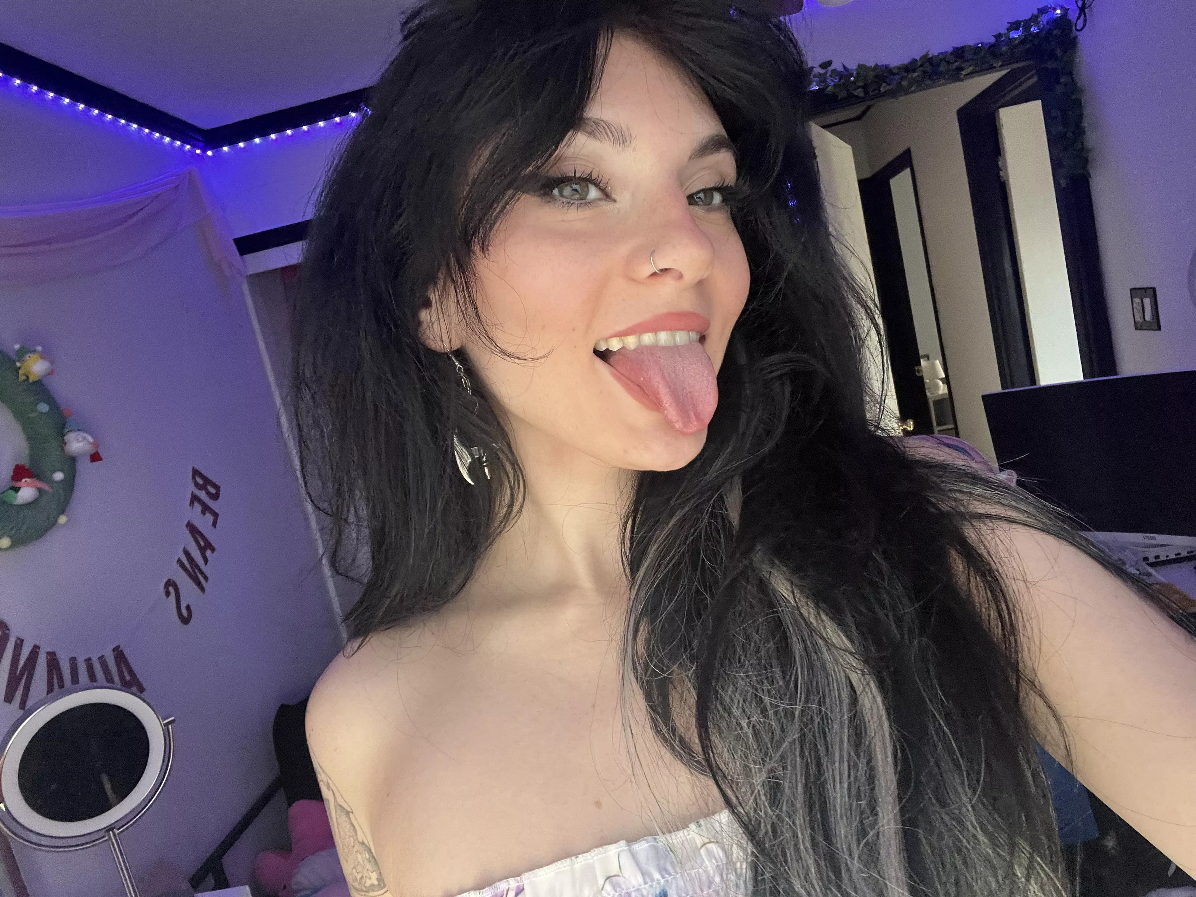 What's the first word you think of when you look at me? posted by Unfair-Phrase-6059