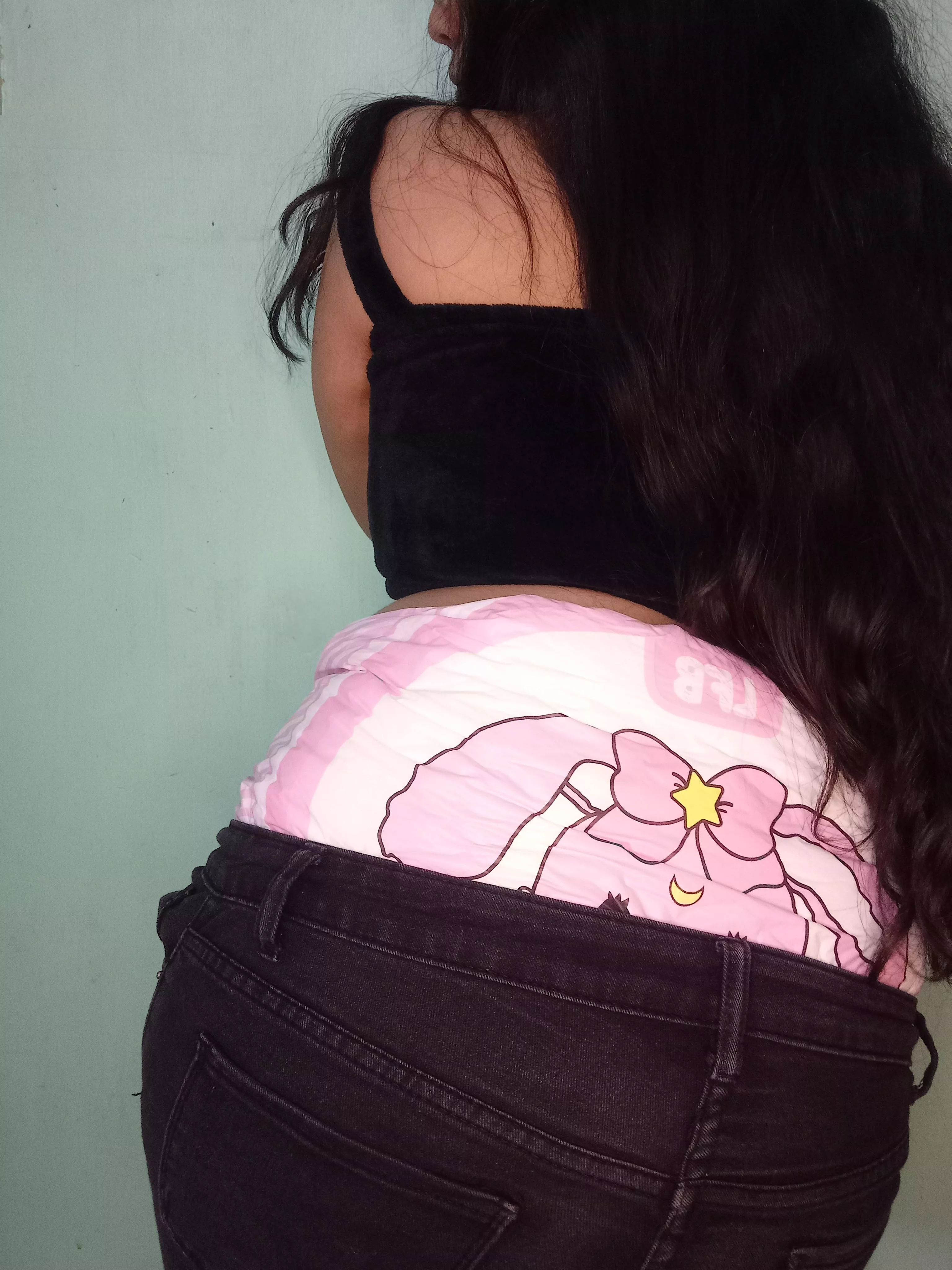 You're exaggerating, my diaper isn't so noticeable! 🙄 posted by babienana