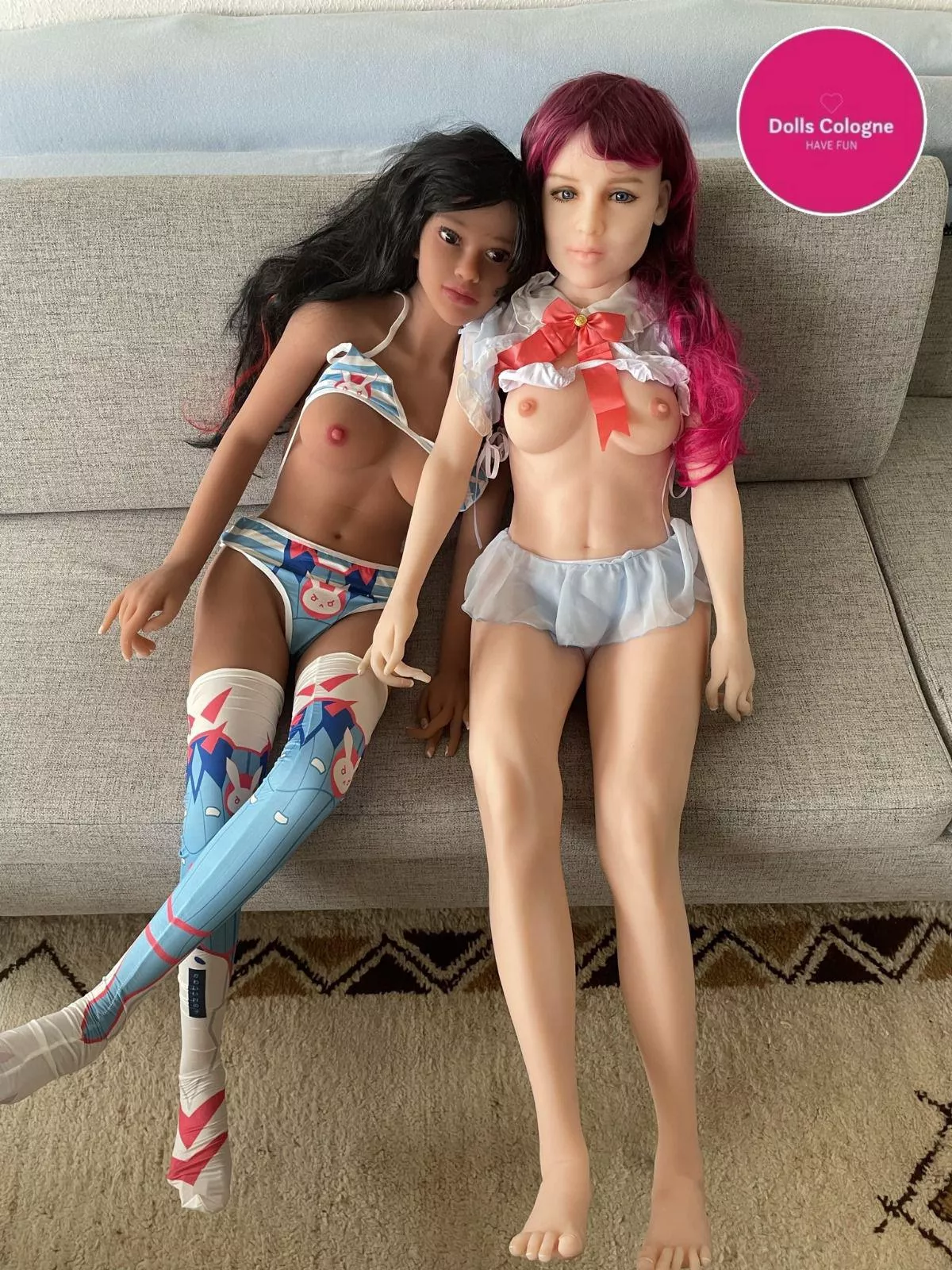 2 Dolls showing titts posted by Dollscologne