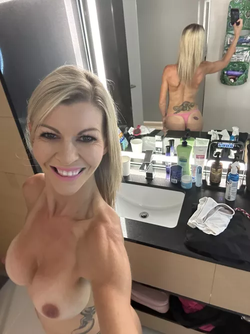 A tit and ass selfie for you Saturday pleasure by fitnesswife1983