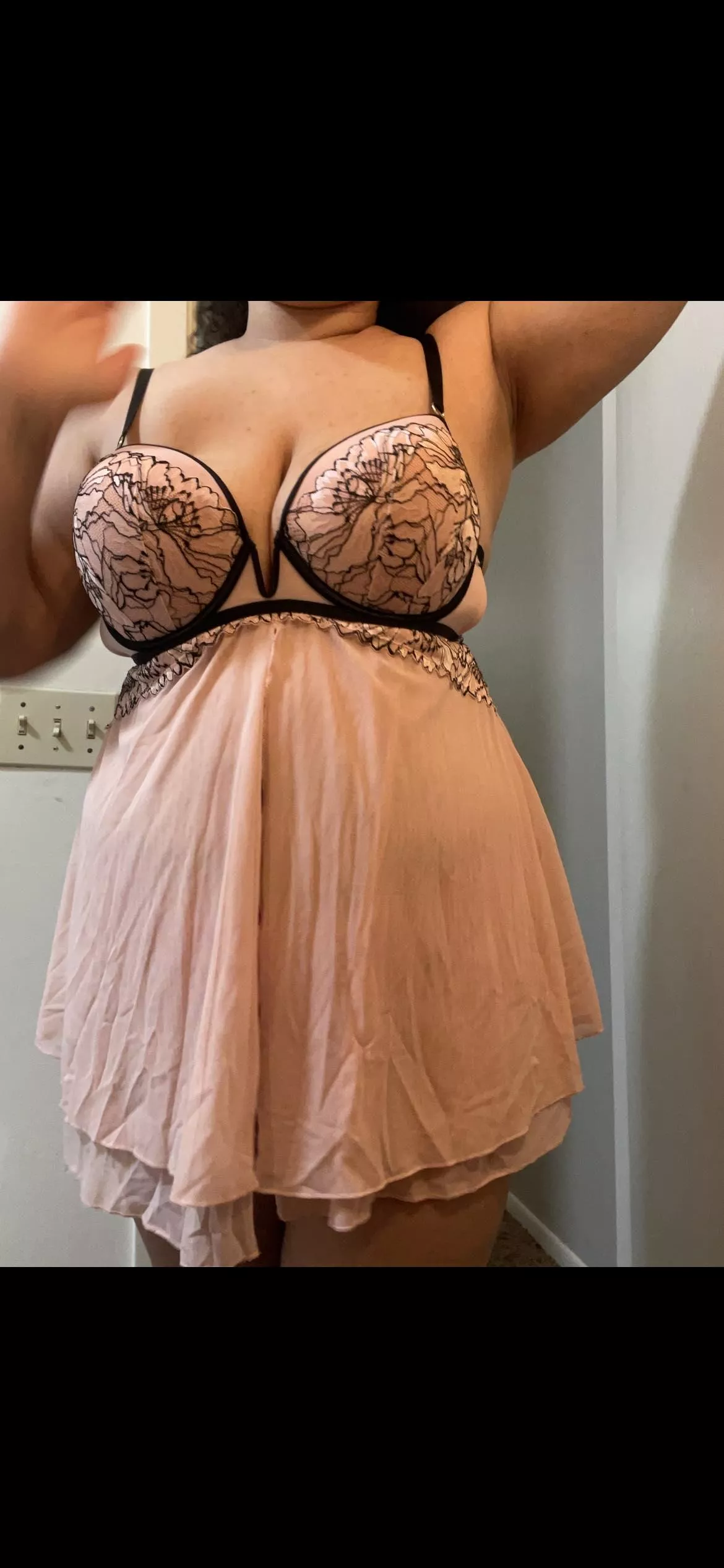 Feeling glamorous and confident in this nightie. #NightieVibes #FeelingSexy #ConfidentlyMe posted by Barbiegirl4daddy