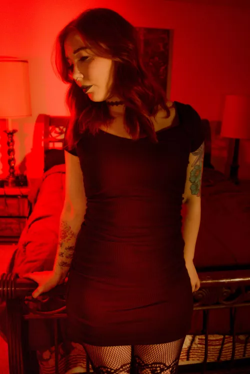  I thrive in the red light [F] by knotty_fay