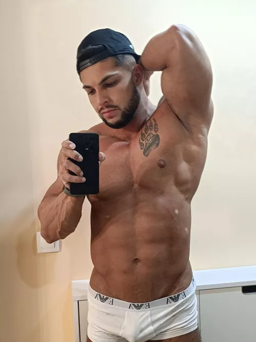 My V by muscletrunks