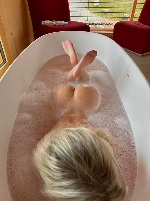 Showing off my little butt by Intelligent-Low-2573