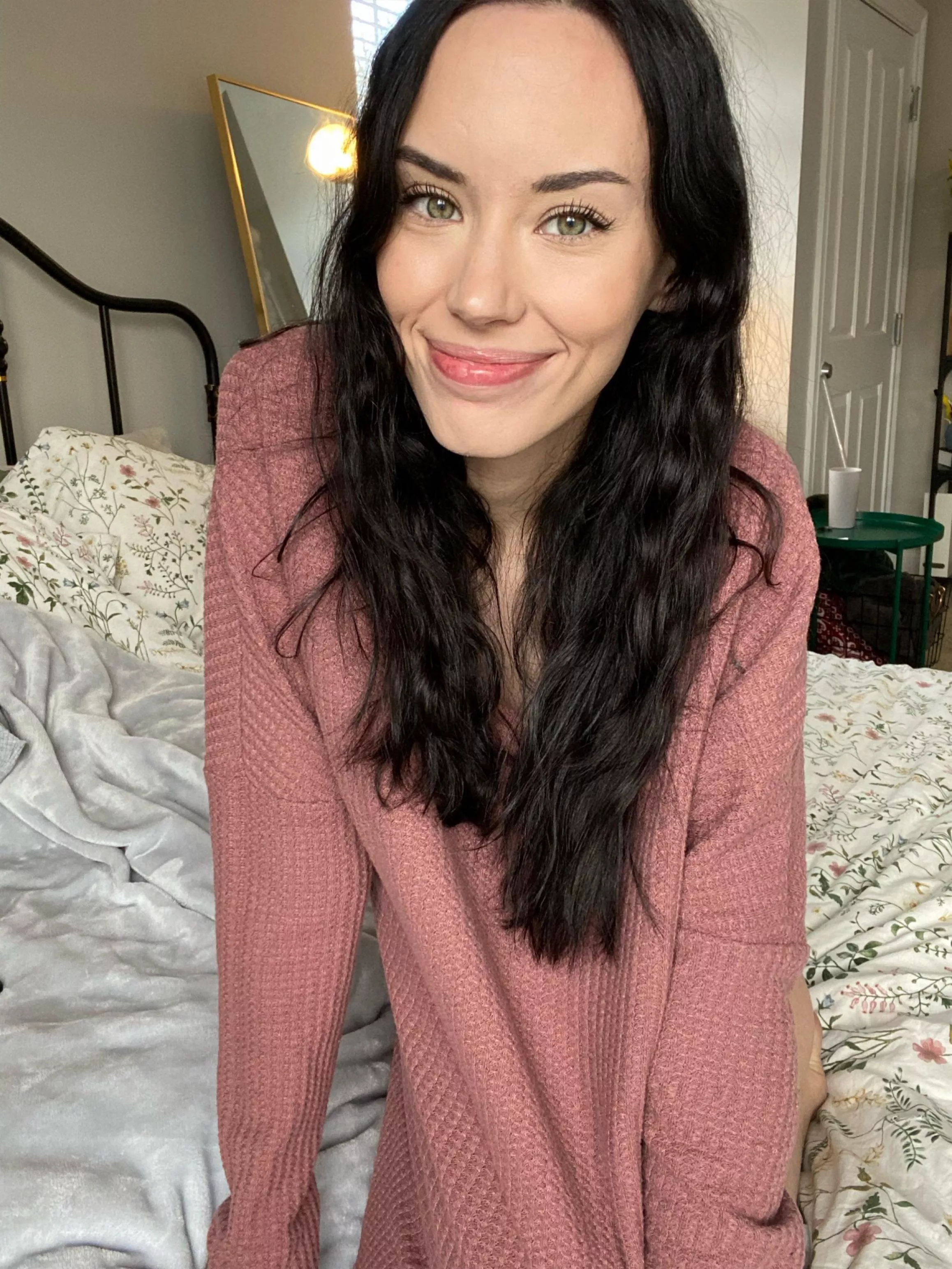 The best part of waking up is getting some cuddles [F] posted by aemiliusfox