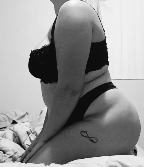 Trace my curves with your fingertips  by Ellieerotica2