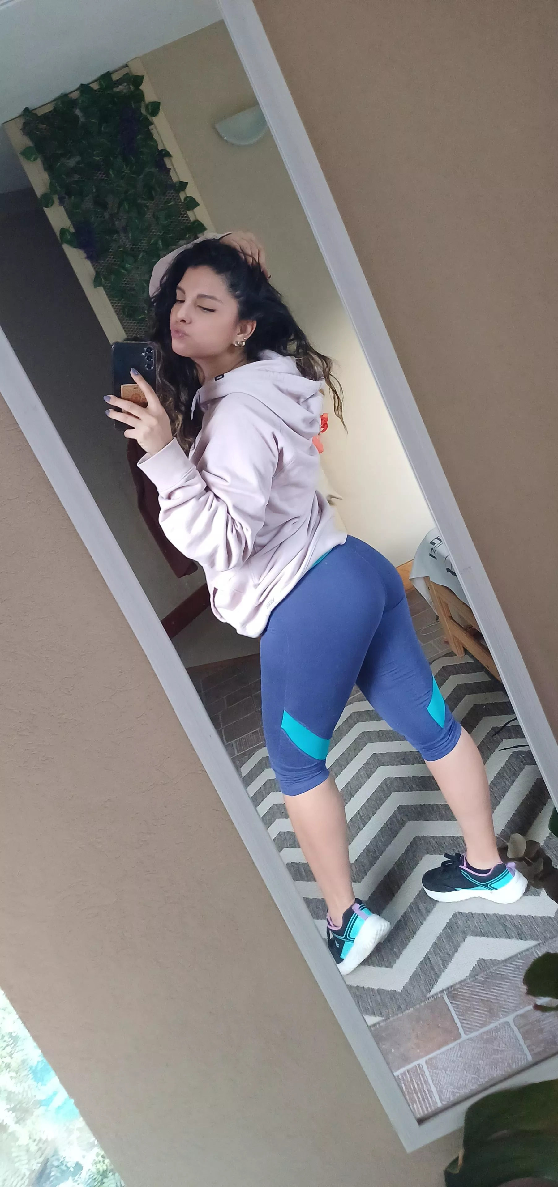 Fit check before going to the Yoga class posted by mendy_013