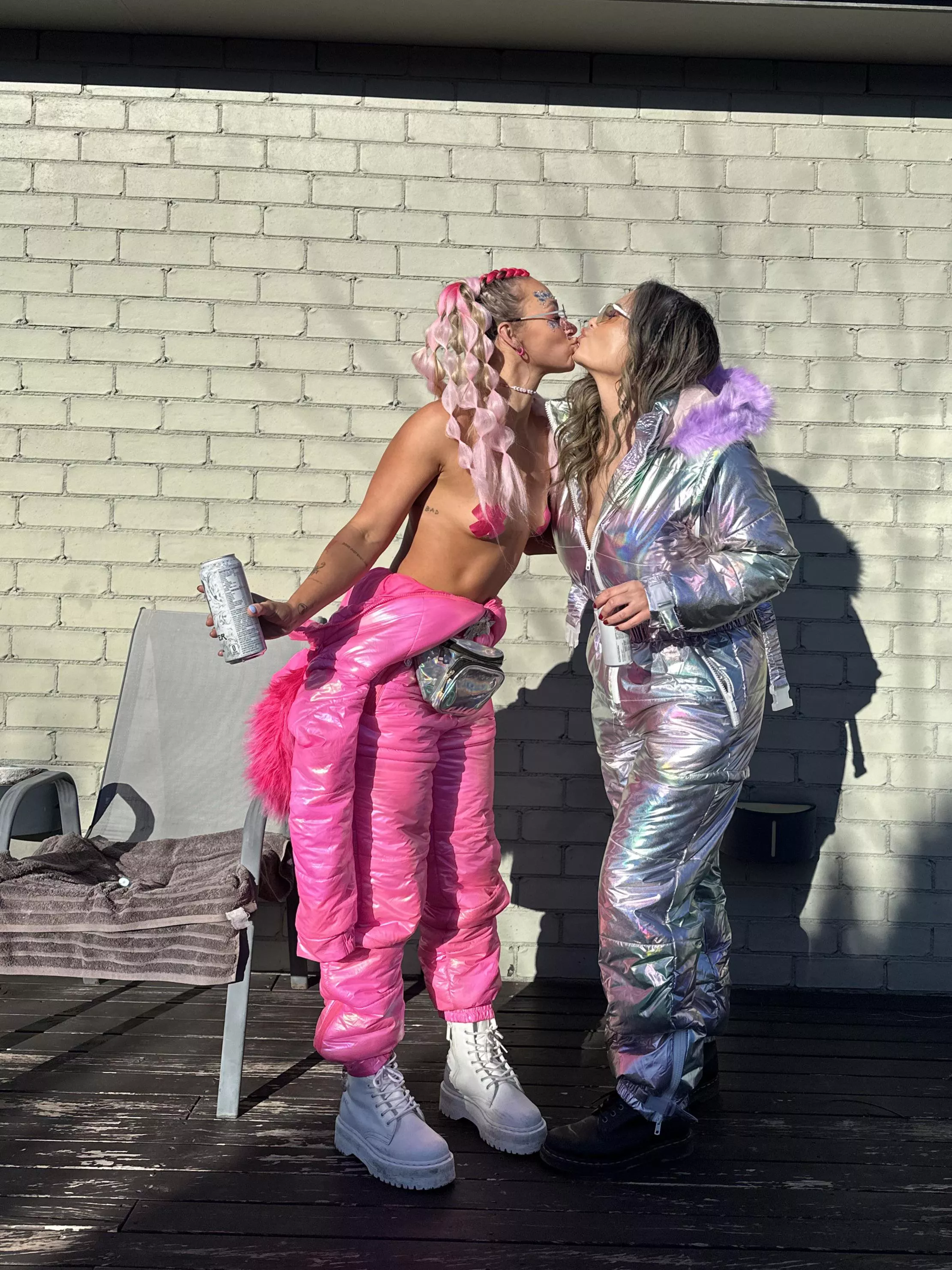 kisses for my girls  posted by keeksuncensoreddd