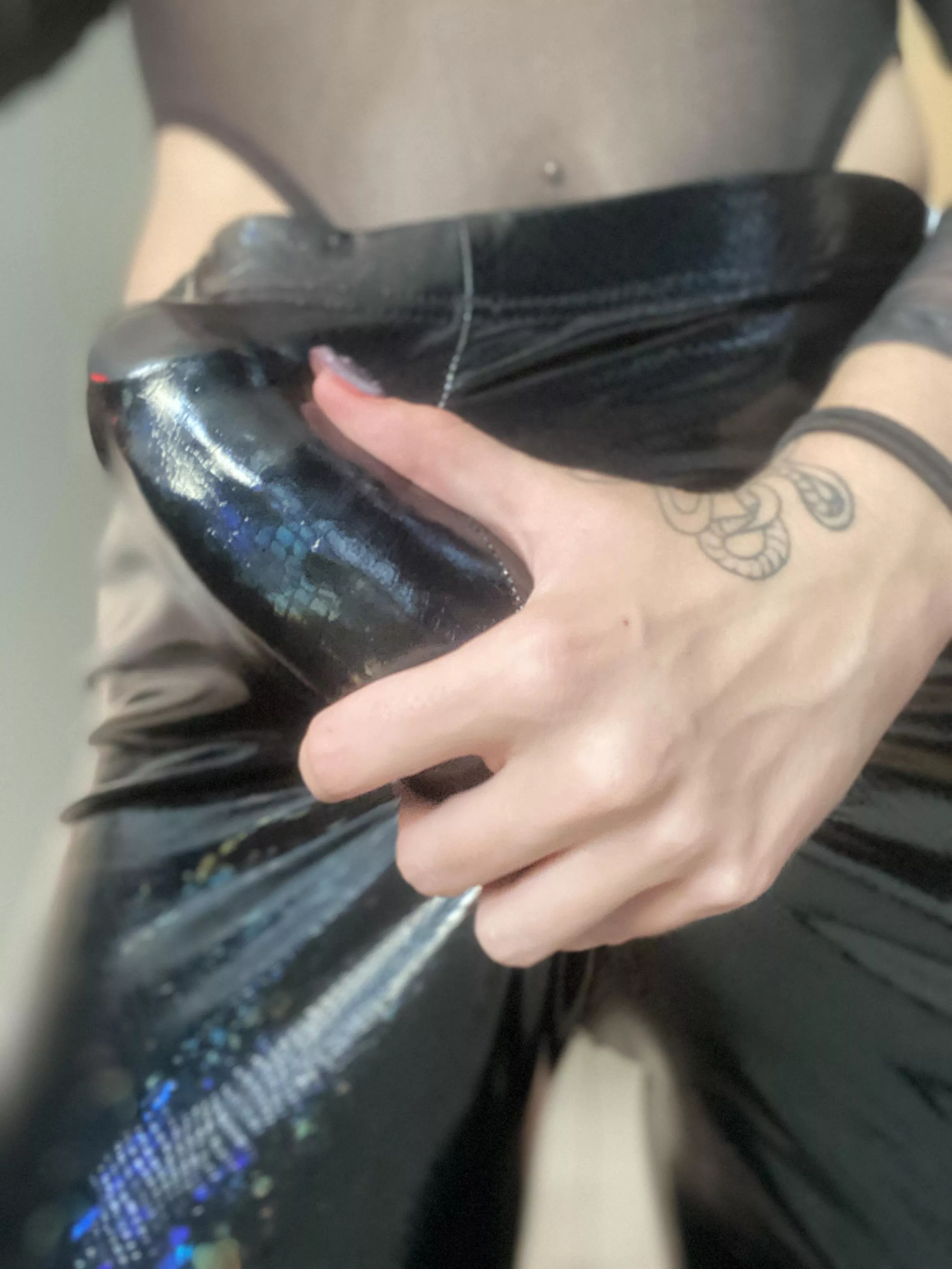 Longing to sense my bulge against you? posted by eva_curls_