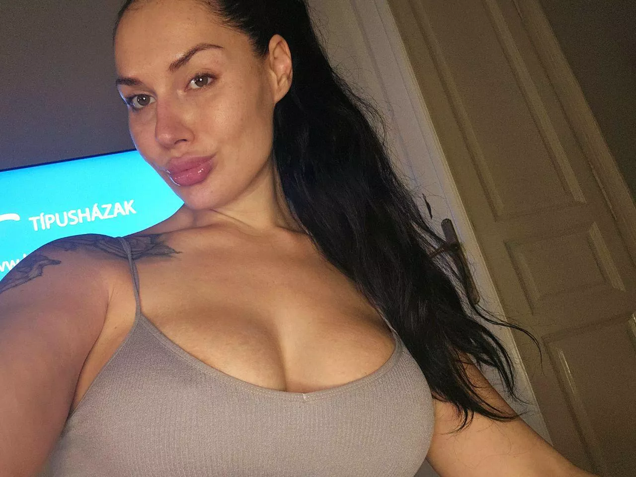 Loving this new gray sports bra, which color would look good on me posted by FluidClothes7399