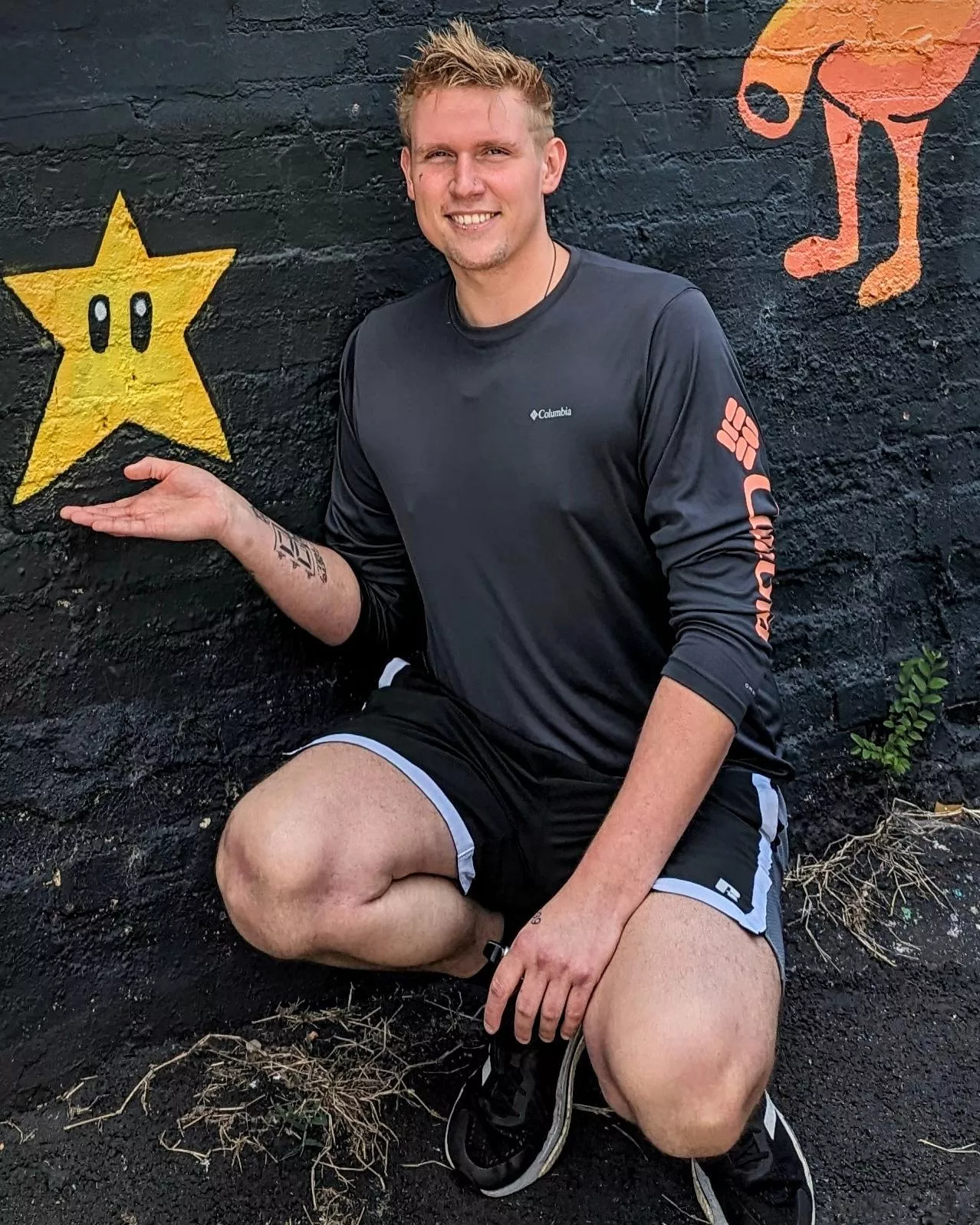 6'5, 250lbs, 26 posted by absola999