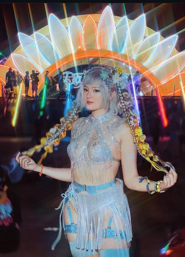 Angelic Outfit 😇 posted by Mox_Castagnoli