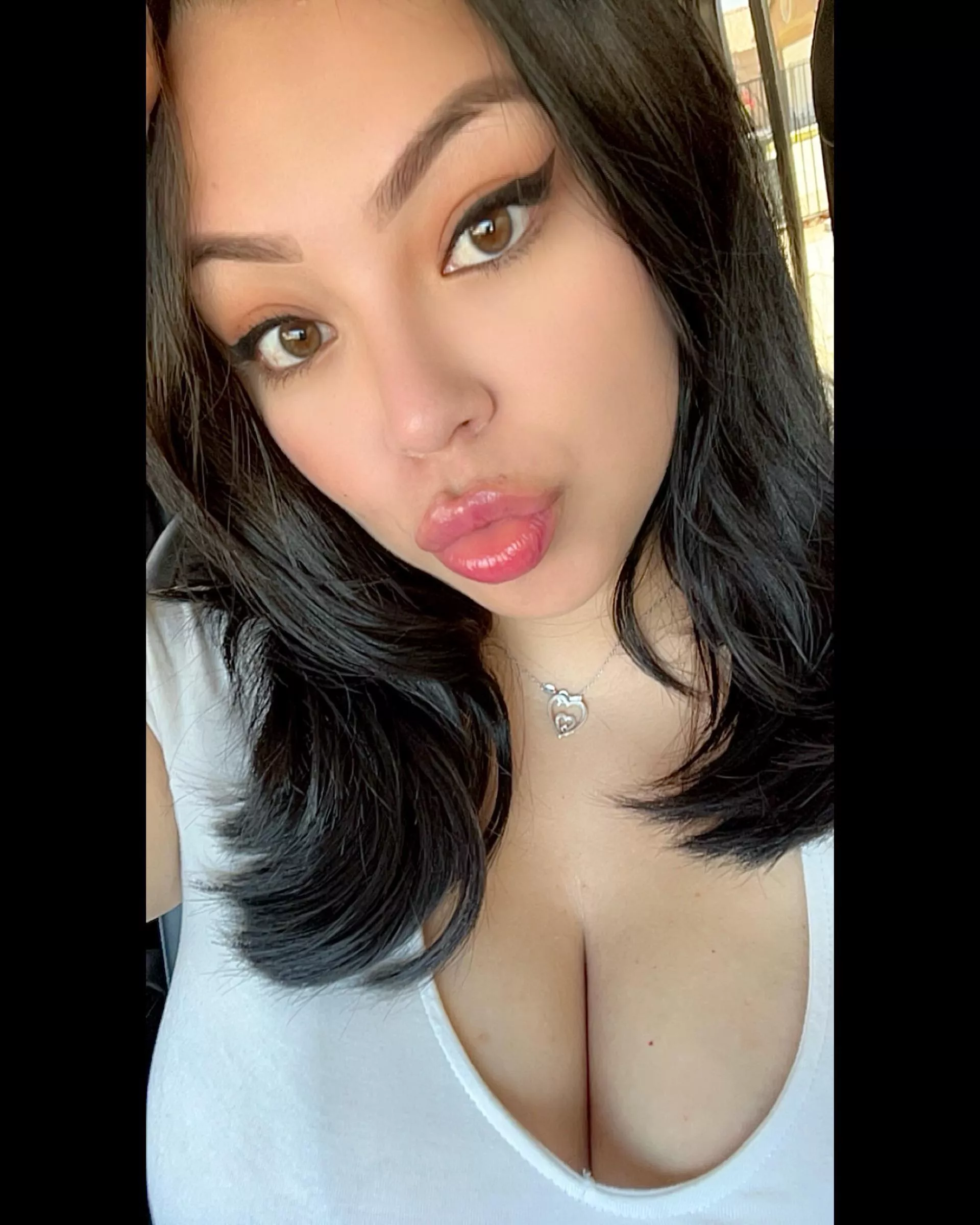 Good morning ☀️🤍 posted by Violetbabbyy