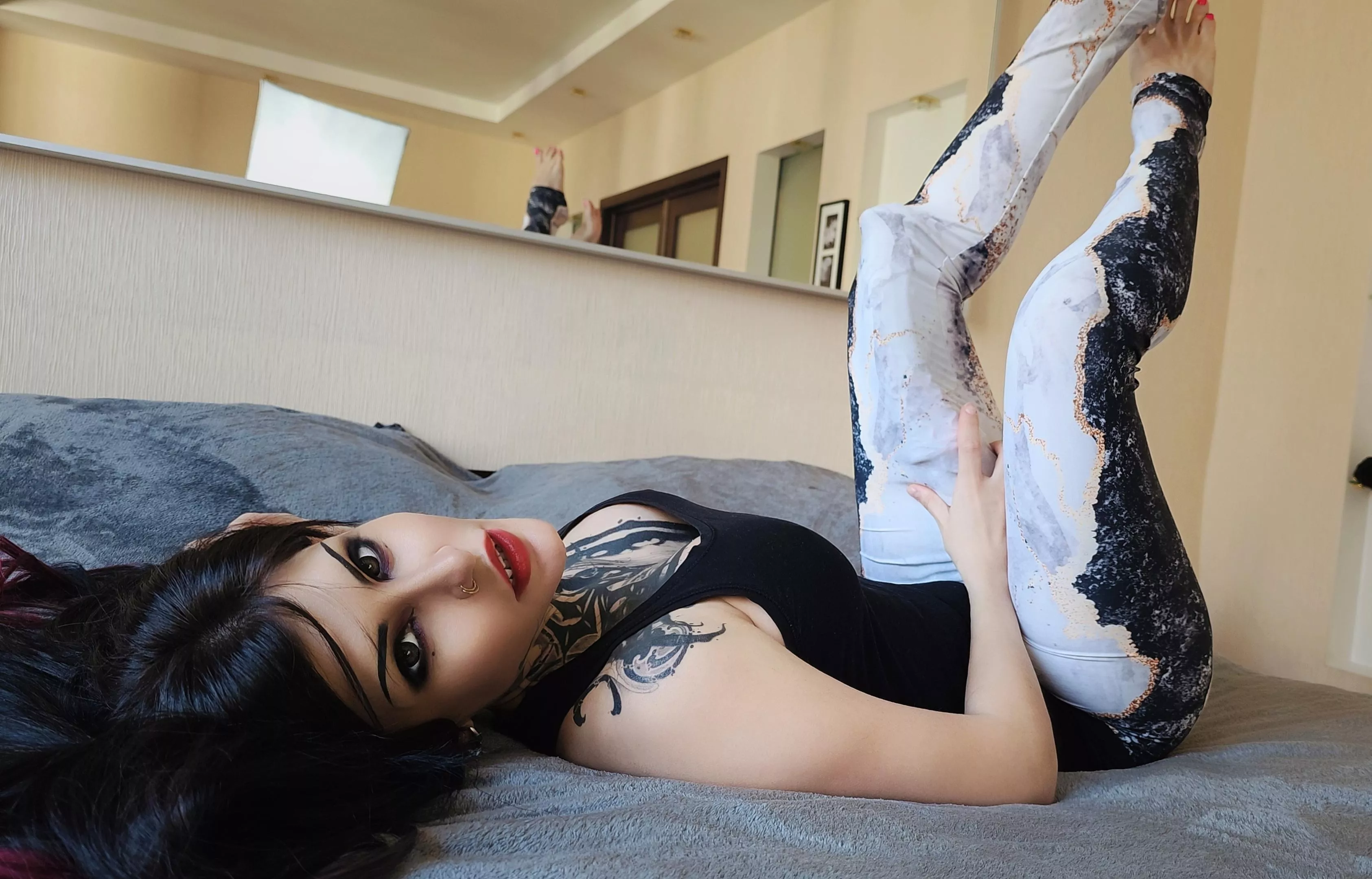 These pants started to feel really tight to me when I saw you posted by Vampandbeauty