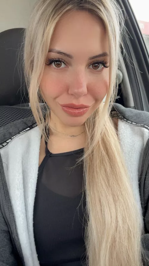 Am I classy here?  by Amelia-snowy