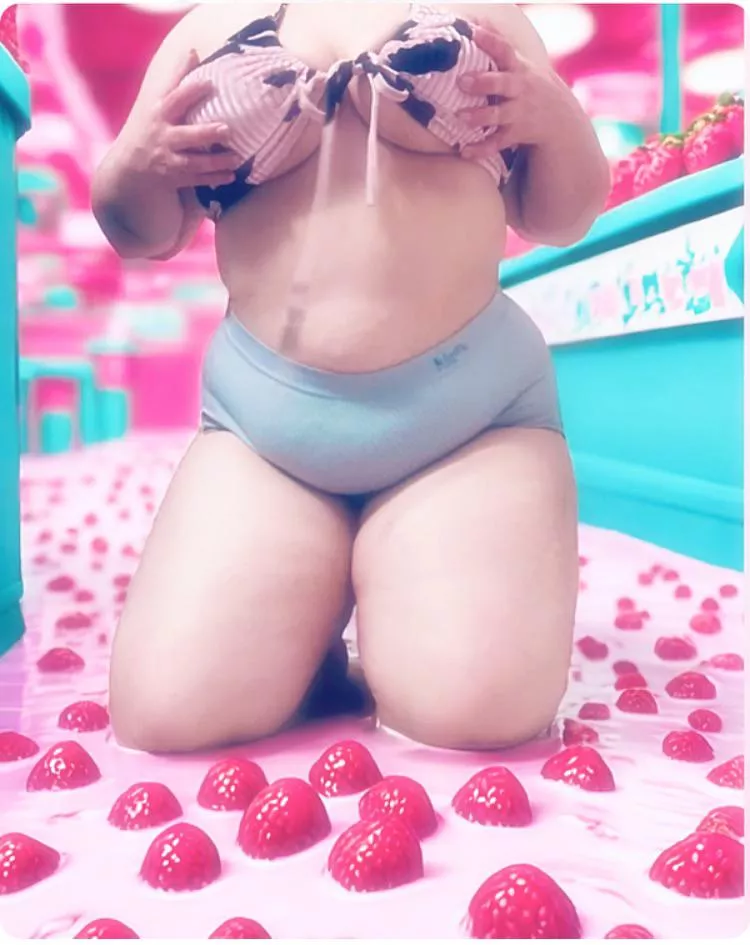 Are pet cows welcome here ?🫣 posted by Peach-y_cream-y