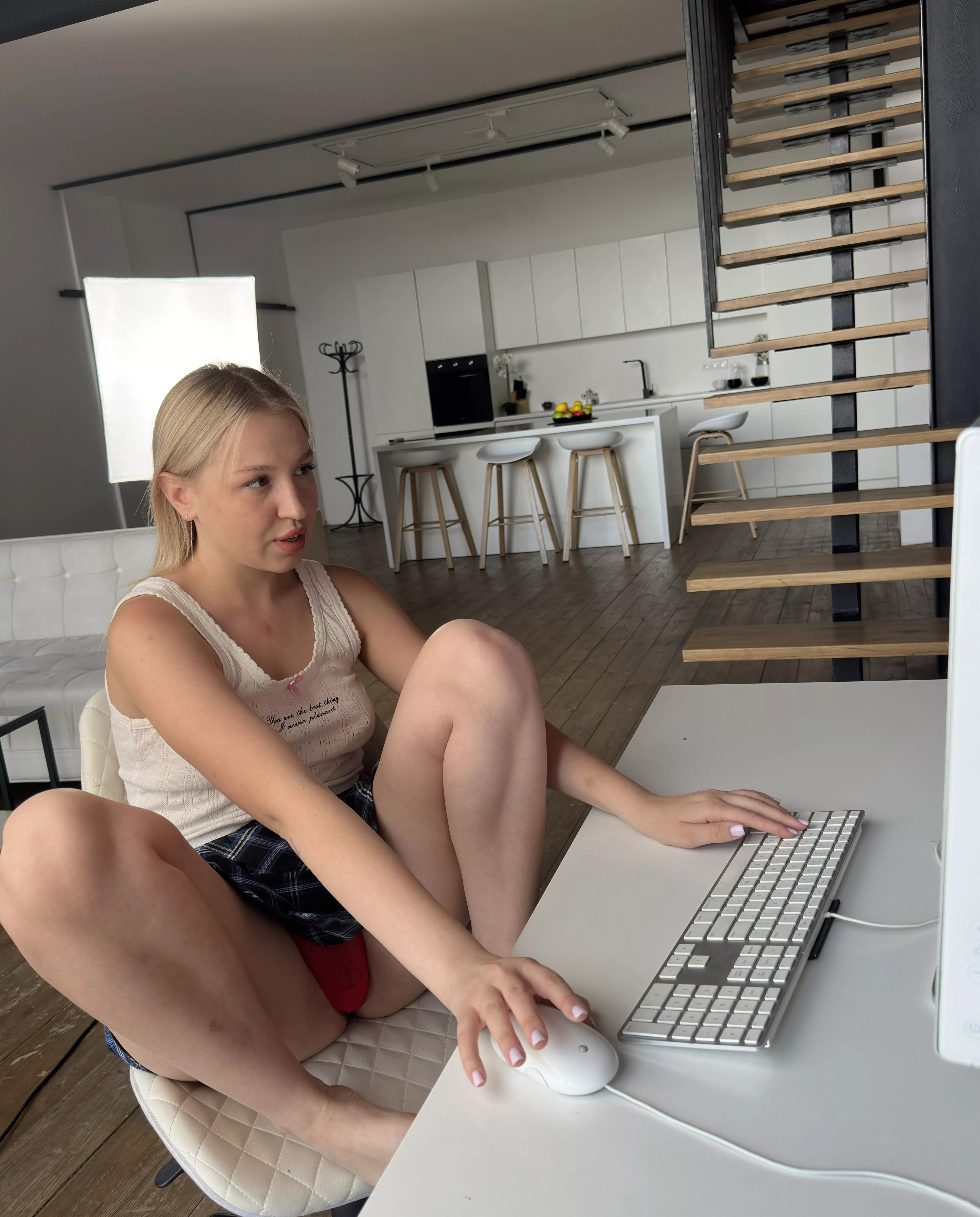 come, I'll show you my intimate photos posted by Secretjuliet